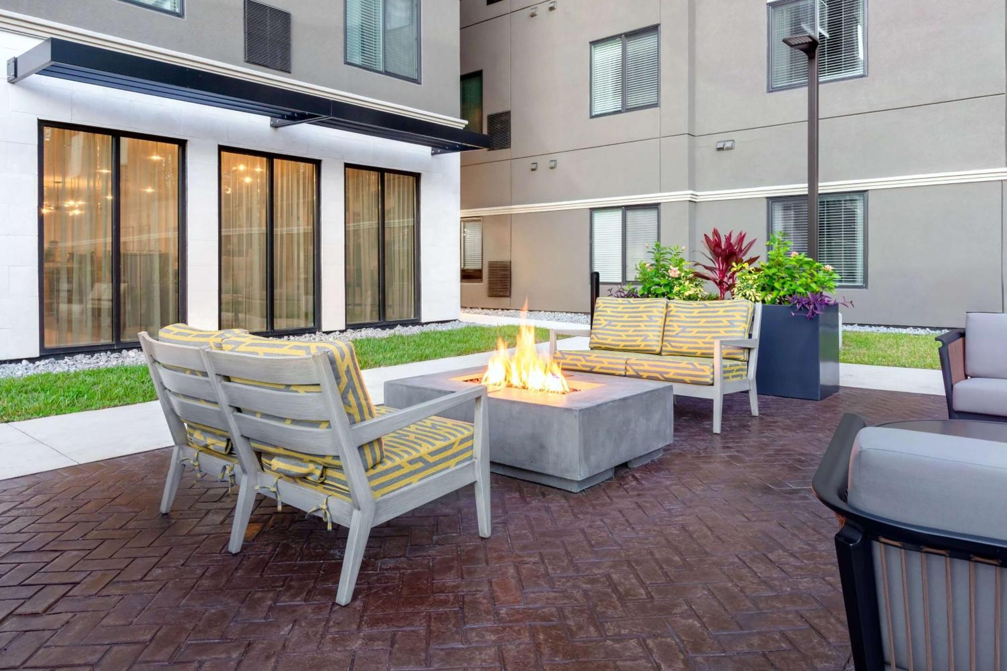Waterwalk Extended Stay By Wyndham Jacksonville Deerwood Pk Bagian luar foto